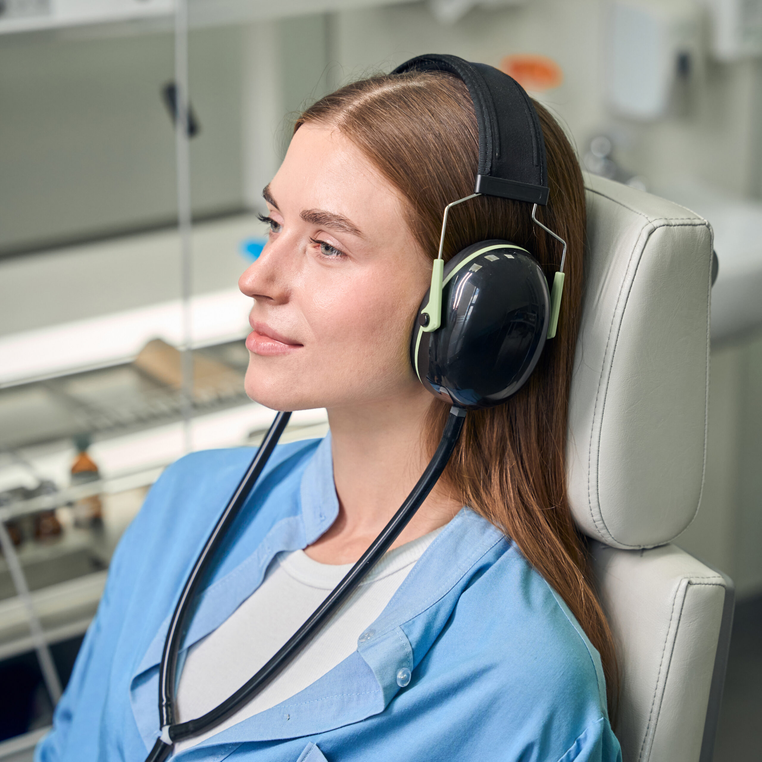 patient-with-headphones-during-a-medical-examinati-2026-01-08-06-59-03-utc 1