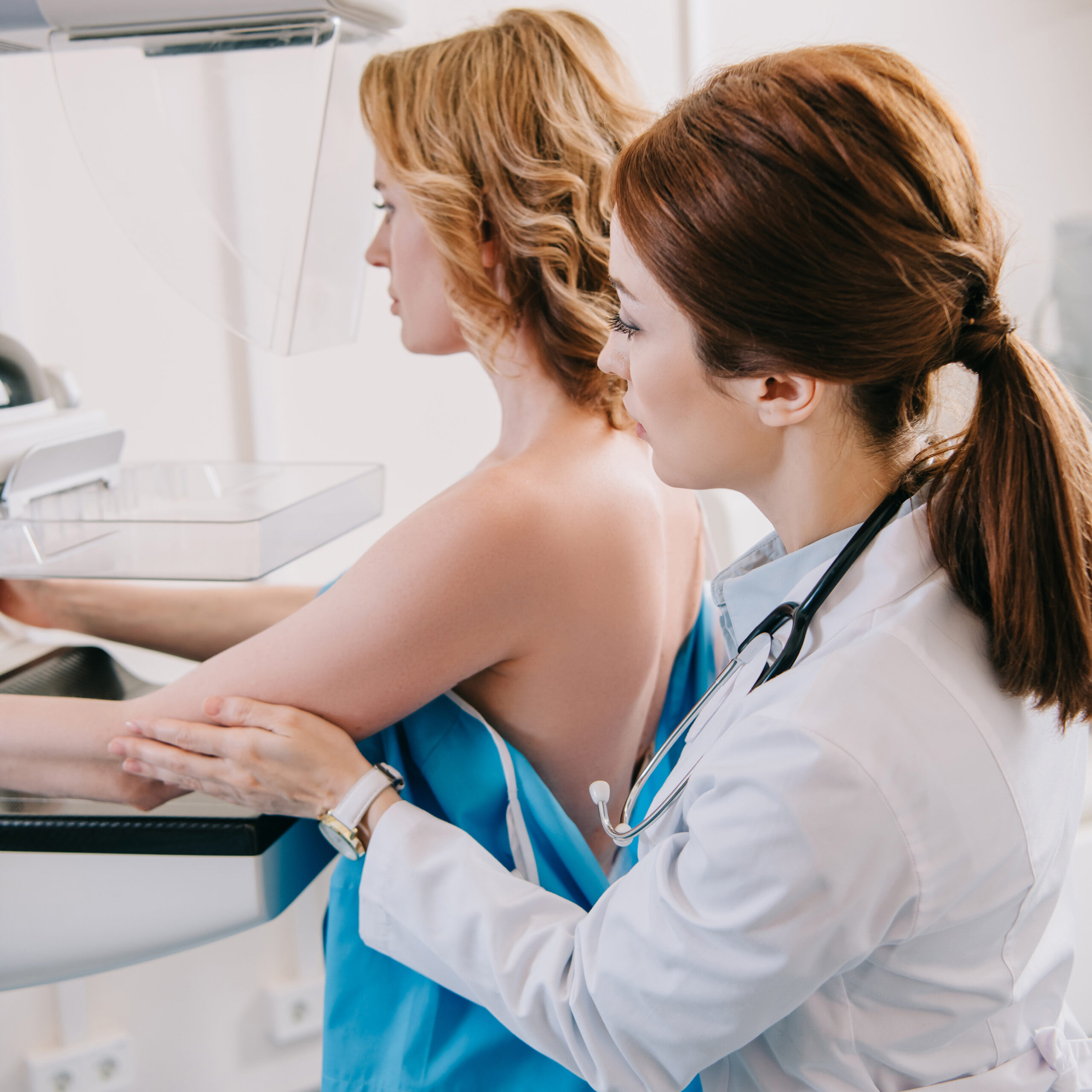 patient-with-headphones-during-a-medical-examinati-2026-01-08-06-59-03-utc 2