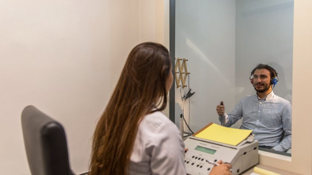 Agende sua audiometria em Santa Luzia MG na Clínica Baronesa e cuide da sua saúde auditiva com profissionais capacitados.