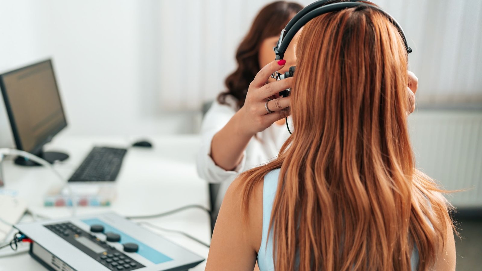 Audiometria ocupacional em Santa Luzia MG. Agende o exame exigido para trabalhadores na Clínica Baronesa.